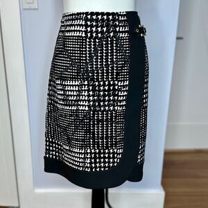 Carlisle collection BK/WT faux wrap-around, textured fabric, lined, size 6. EUC